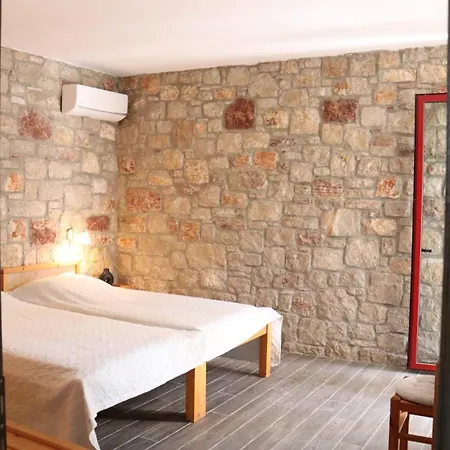 Daire Tropical Garden Rhodes